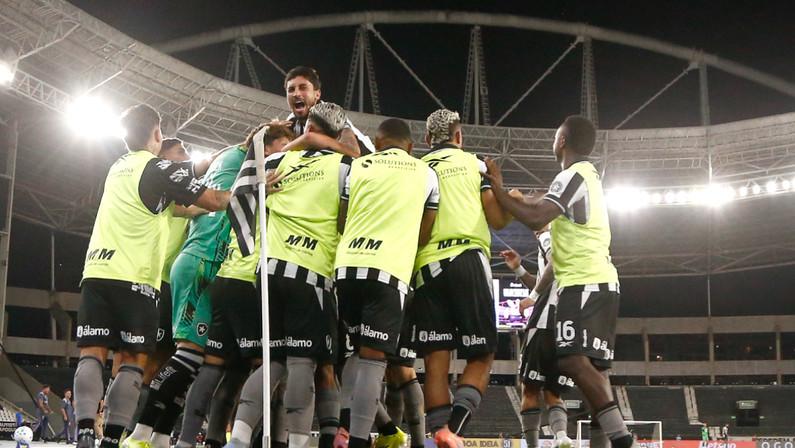 Botafogo conquista melhor estreia no Brasileirão em 45 anos com goleada