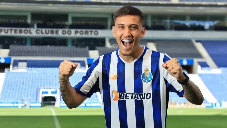Botafogo sinaliza com proposta de empréstimo por zagueiro Felipe Silva, do Porto B