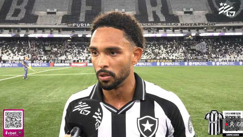 Vitinho destaca desempenho do Botafogo e projeta grande ano
