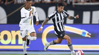 Anselmi vê Santi Rodríguez em nova posição no Botafogo Anselmi vê Santi Rodríguez em nova posição no Botafogo