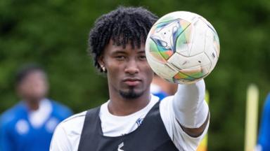 Botafogo chega a acerto com lateral Jhoan Hernández, do Millonarios, para o sub-20 Botafogo chega a acerto com lateral Jhoan Hernández, do Millonarios, para o sub-20