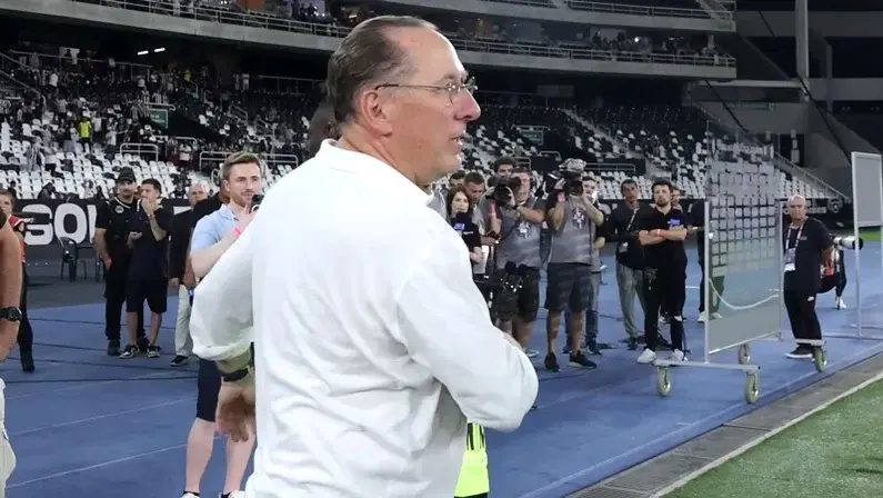 John Textor retorna ao Rio e busca apoio na SAF do Botafogo