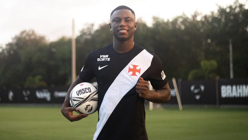 Hinestroza revela interesse de Botafogo e Internacional antes do Vasco