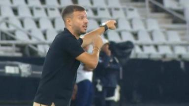 Martín Anselmi celebra estreia com vitória no Botafogo: ‘Fizemos em campo o que treinamos’ Martín Anselmi celebra estreia com vitória no Botafogo: ‘Fizemos em campo o que treinamos’