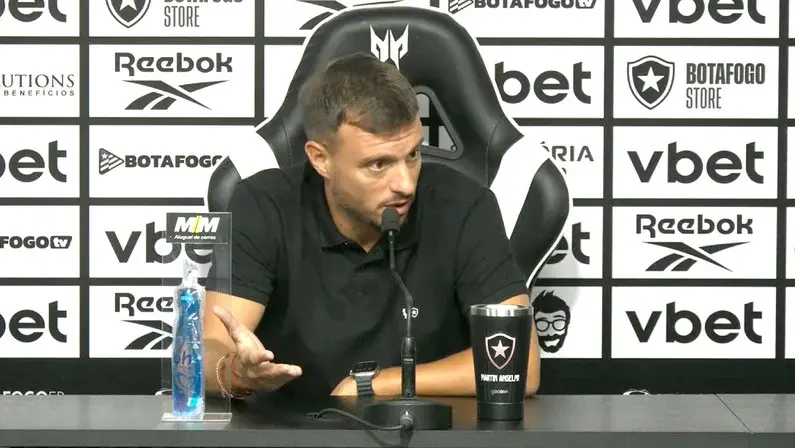 Anselmi conta bastidor de saída de Savarino para o Fluminense e diz: ‘Não posso ter um jogador que não quer ficar no Botafogo’