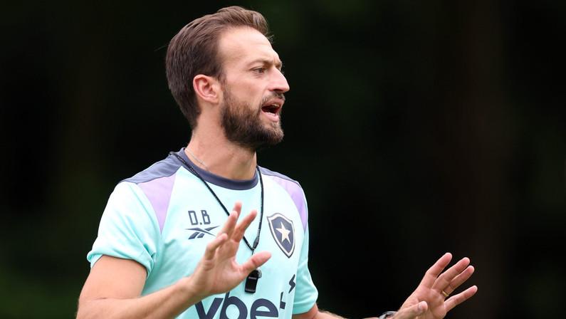 Preparador físico de Anselmi se apresenta, fala em ‘máxima exigência’ e já planeja duelo do Botafogo na altitude de Potosí