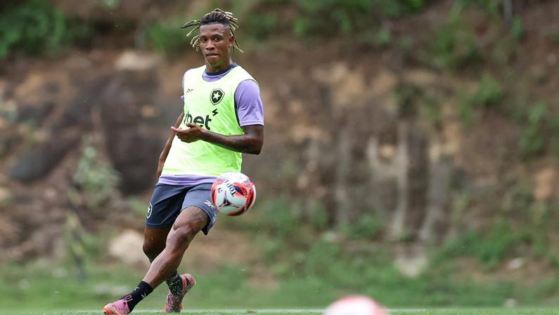 Danilo quase foi para o Palmeiras após atrasos no Botafogo