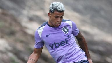 Matheus Martins, do Botafogo, vira alvo do Feyenoord, da Holanda Matheus Martins, do Botafogo, vira alvo do Feyenoord, da Holanda