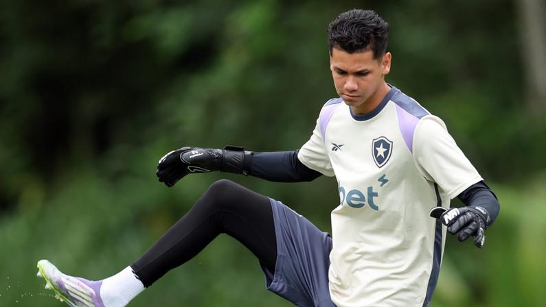 Botafogo pode emprestar Cristhian Loor para ganhar experiência