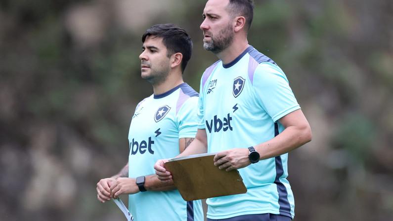 Auxiliares de Martín Anselmi se apresentam ao Botafogo
