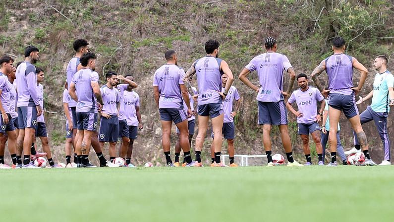 Com aval de John Textor, Botafogo se mantém ativo por prioridades e oportunidades de mercado mesmo em meio a transfer ban