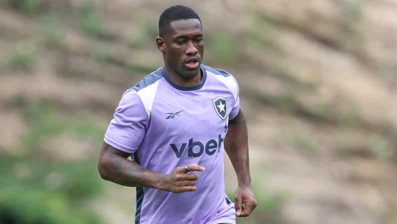 Bastos desfalca Botafogo contra o Bangu por controle de carga