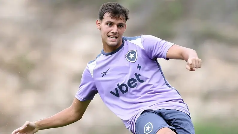 Marquinhos agradece conselhos recebidos no Botafogo e busca mais oportunidades: 'O trabalho devolve'