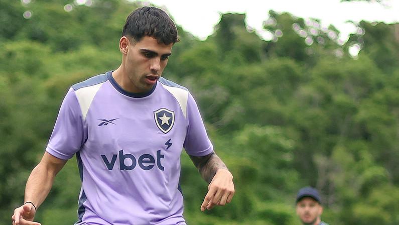 Reforço do Botafogo, Lucas Villalba abre mão de R$ 1,6 milhão para ajudar Nacional-URU e vira sócio vitalício