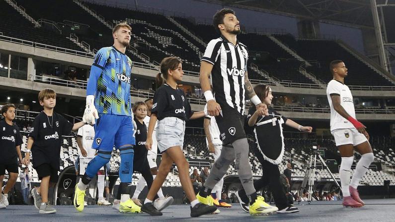 Botafogo reduz folha salarial em R$ 4 milhões após saídas