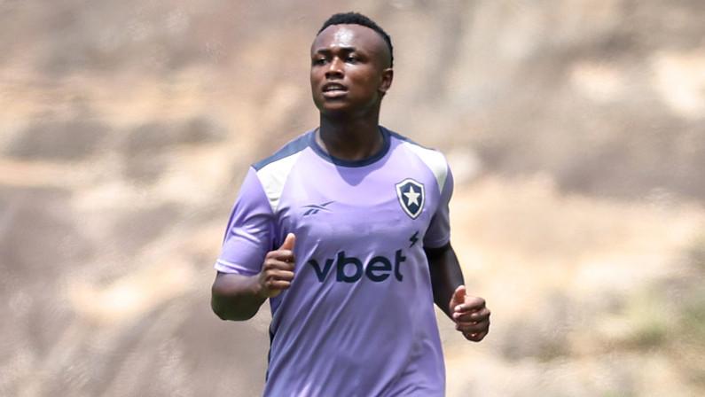 Nathan Fernandes desfalca Botafogo por febre alta contra Nacional Potosí
