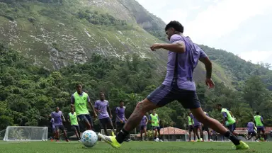 Jornalista se preocupa com prazo de inscrição da Libertadores: 'Diria que hoje é cenário improvável o Botafogo trazer esses jogadores até sexta' Jornalista se preocupa com prazo de inscrição da Libertadores: 'Diria que hoje é cenário improvável o Botafogo trazer esses jogadores até sexta'