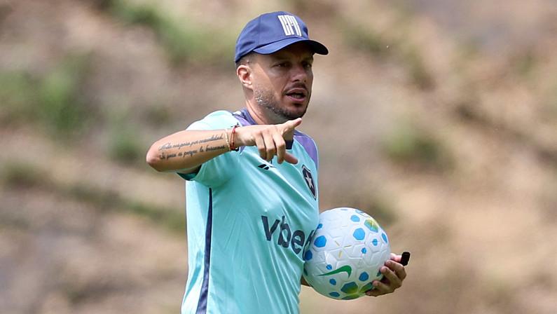Escalação do Botafogo: Barboza e Telles devem pegar o Cruzeiro