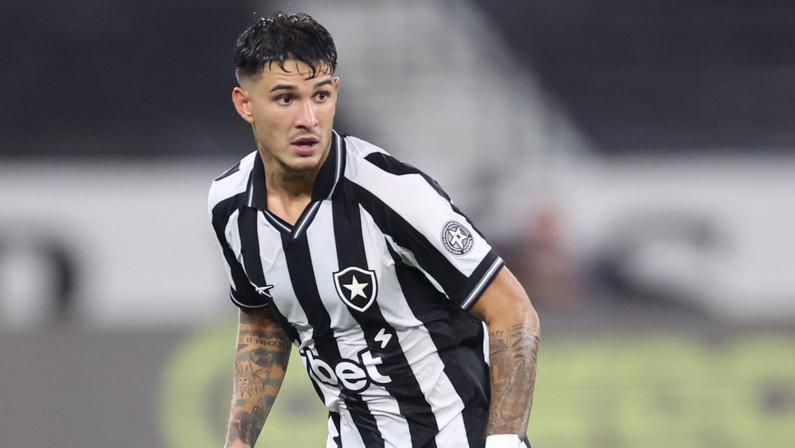 Zagueiro com Anselmi, Mateo Ponte fala sobre nova função no Botafogo