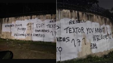 Muros do CT do Botafogo voltam a ser pichados com críticas a Textor Muros do CT do Botafogo voltam a ser pichados com críticas a Textor