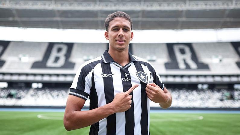 Riquelme é regularizado e pode estrear pelo Botafogo após transfer ban