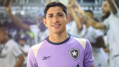 Savarino fora de jogo contra o Volta Redonda por negociação de saída Savarino fora de jogo contra o Volta Redonda por negociação de saída