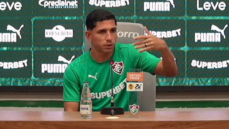 Savarino foca no Fluminense e evita polêmica após saída do Botafogo