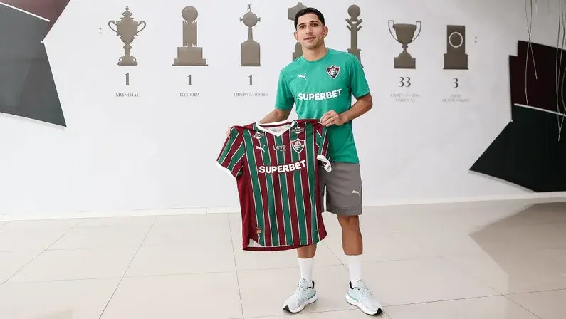 Fluminense paga US$ 4,5 milhões ao Botafogo e contrata Savarino
