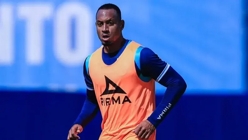 Excesso de estrangeiros e valores: Botafogo não deve avançar por jogadores do Cruz Azul indicados por Anselmi