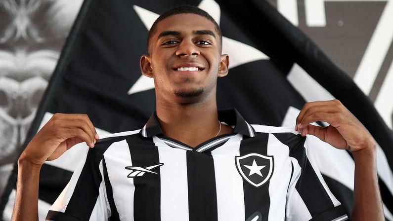 Reforço do Botafogo, Wallace Davi revela emoção ao encontrar Carli