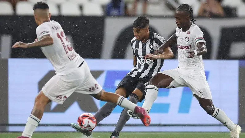 Com reservas, Botafogo perde para o Fluminense pelo Carioca