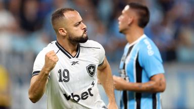Arthur Cabral marca pela primeira vez em 2026 e pede menos erros no Botafogo: ‘Nosso trabalho é muito jovem, estamos tentando minimizá-los’ Arthur Cabral marca pela primeira vez em 2026 e pede menos erros no Botafogo: ‘Nosso trabalho é muito jovem, estamos tentando minimizá-los’