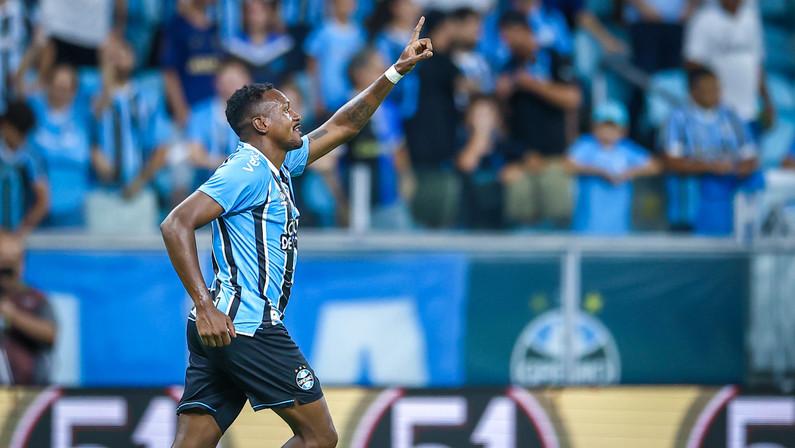 Edenílson se despede do Grêmio e segue rumo ao Botafogo