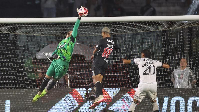 Comentarista destaca insegurança no gol e atuação apagada de Nathan Fernandes em derrota do Botafogo