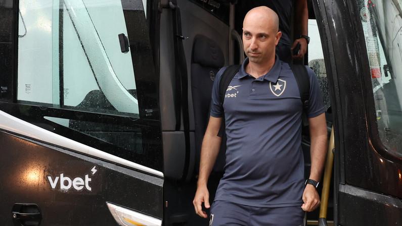 Rodrigo Bellão lidera preparação do Botafogo na Bolívia