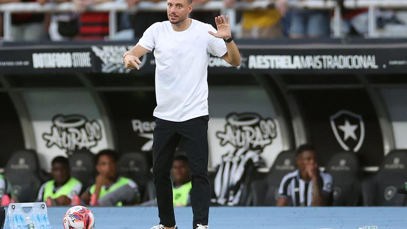 Anselmi experiente na altitude e pede mentalidade forte para o Botafogo na Libertadores