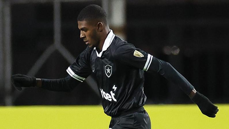 Wallace Davi celebra estreia pelo Botafogo logo na Libertadores: ‘Deus permitiu que esse sonho fosse realizado’