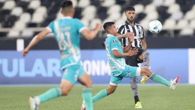 Comentaristas criticam passes para trás e exaltam 'rebeldia' de Barboza em vitória do Botafogo Comentaristas criticam passes para trás e exaltam 'rebeldia' de Barboza em vitória do Botafogo
