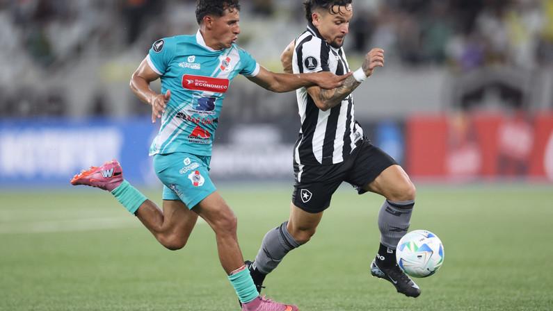 Botafogo avança na Libertadores, mas comentarista alerta para 'falta de juízo'