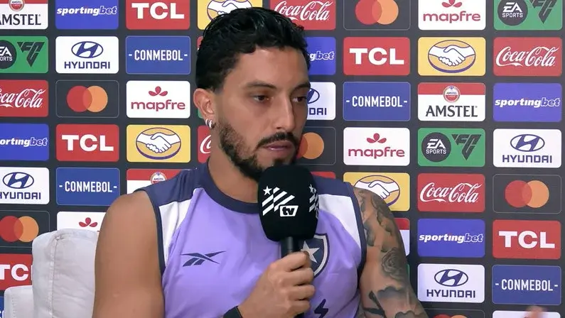 Alex Telles pede apoio da torcida para jogo decisivo contra o Nacional Potosí