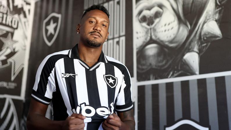 Botafogo anuncia contratação de Edenílson, com contrato até dezembro