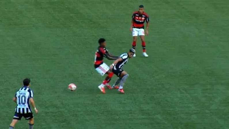 Ferj revisa VAR em gol do Flamengo sobre o Botafogo e confirma lance