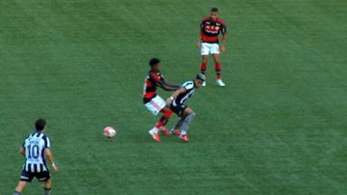Ferj revisa VAR em gol do Flamengo sobre o Botafogo e confirma lance Ferj revisa VAR em gol do Flamengo sobre o Botafogo e confirma lance
