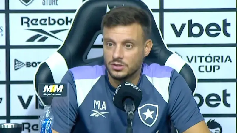 Anselmi explica situações de Chris Ramos e Tucu Correa no Botafogo