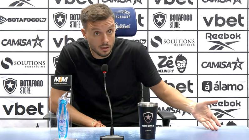 Anselmi se incomoda com atuação do Botafogo contra o Fluminense: 'Não fomos o que queremos ser em campo. Temos que fazer o que treinamos'
