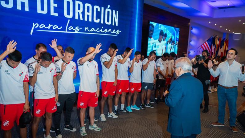 Nacional Potosí faz cerimônia religiosa antes de enfrentar o Botafogo