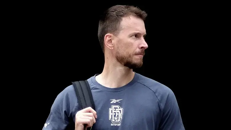 Comentarista explica ausência de Neto nos relacionados do Botafogo