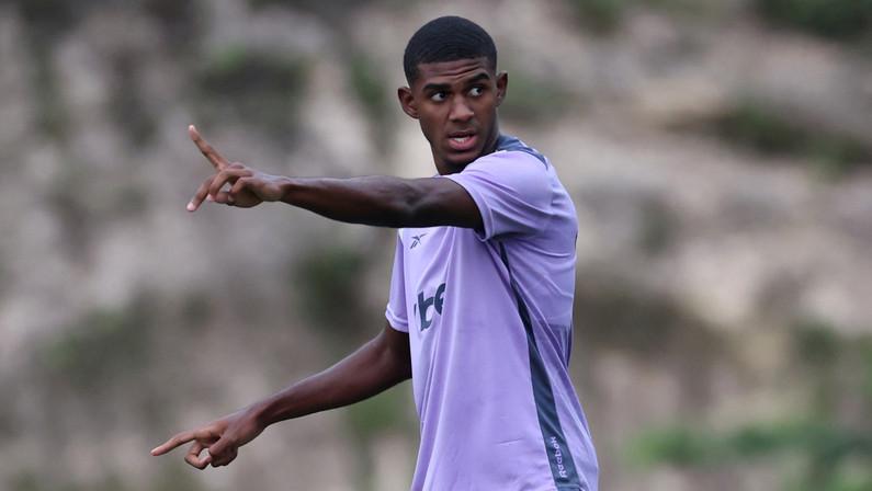 Wallace Davi tem nome publicado no BID e pode estrear pelo Botafogo contra o Fluminense
