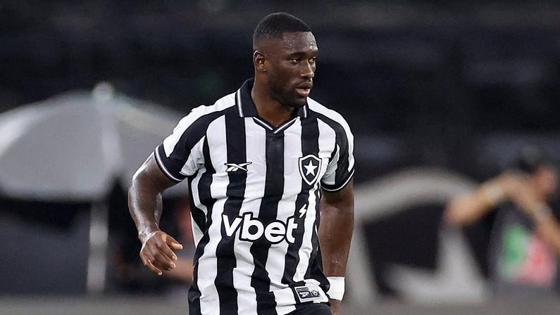 Bastos deve voltar, e Botafogo terá Danilo contra o Flamengo; veja provável escalação