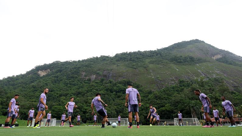 Botafogo negocia 3 zagueiros para reforçar a defesa